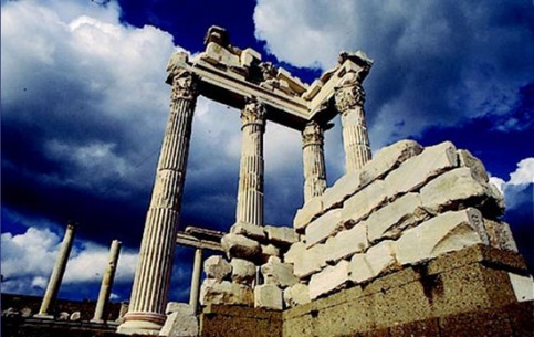 Bergama is situated on the prace of antique Pergama. Here one can see ruins of famous Library, Eudemus' palace, Trajan's temple and Asclepeion, an ancient medicine centre